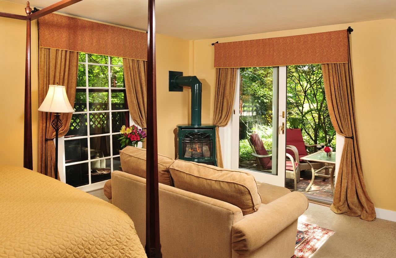 1795 Acorn Inn Bed And Breakfast คานานไดกัว ภายนอก รูปภาพ
